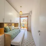150m From The Sea - Ac Wifi Balcony Sleeps 6 דירה *