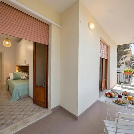 150m From The Sea - Ac Wifi Balcony Sleeps 6 *