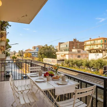 150m From The Sea - Ac Wifi Balcony Sleeps 6