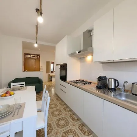 150m From The Sea - Ac Wifi Balcony Sleeps 6 *