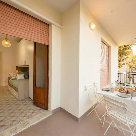150m From The Sea - Ac Wifi Balcony Sleeps 6 شقة