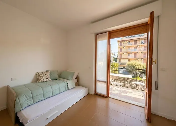 150m From The Sea - Ac Wifi Balcony Sleeps 6