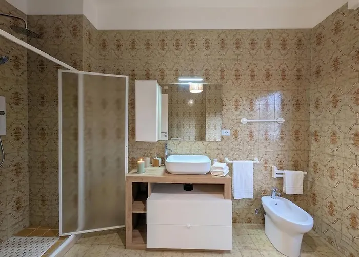 150m From The Sea - Ac Wifi Balcony Sleeps 6 * 葛伦坦马勒